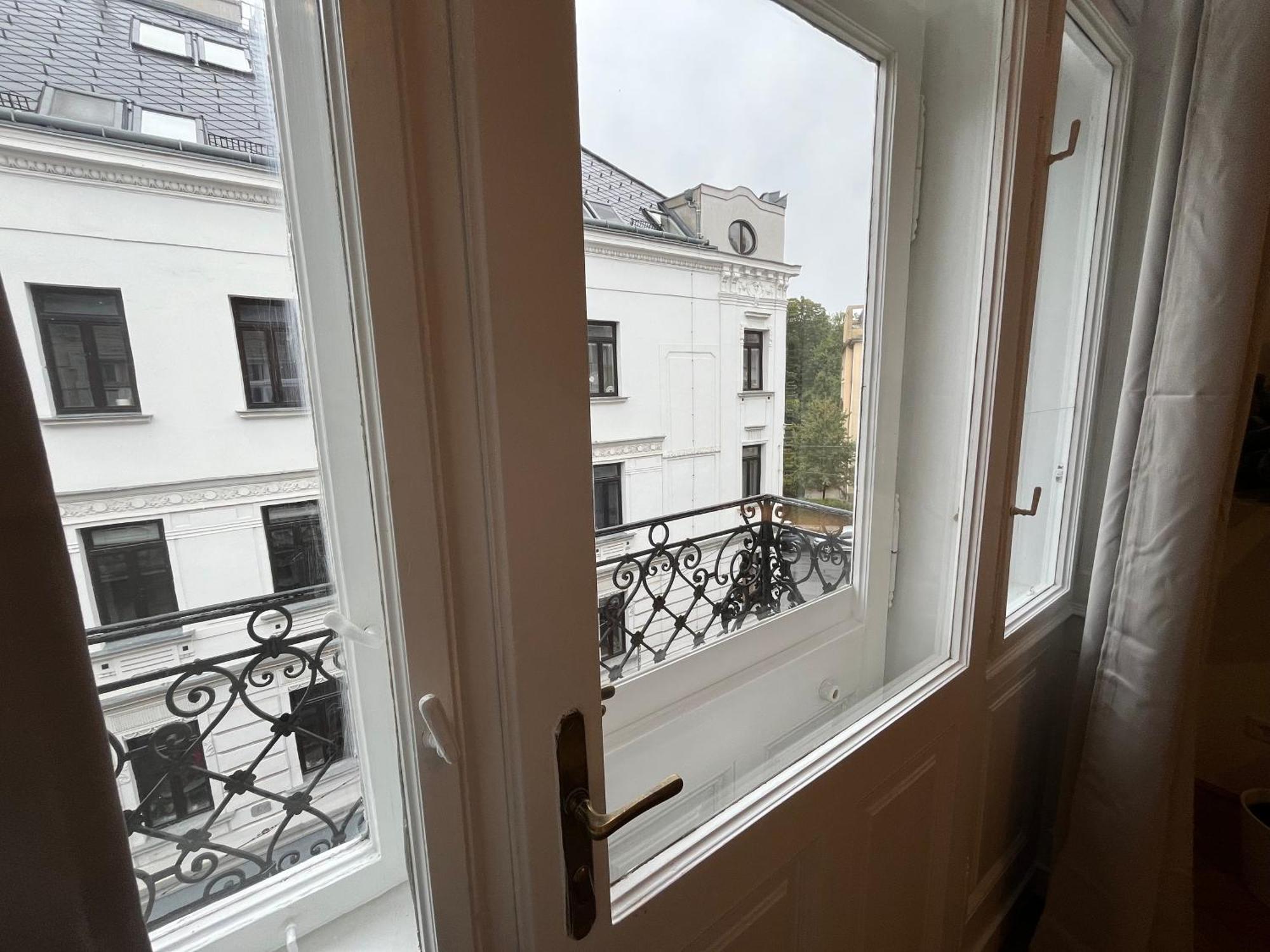 Grosszuegiger Wiener Altbau Gleich Neben Schoenbrunn Екстериор снимка