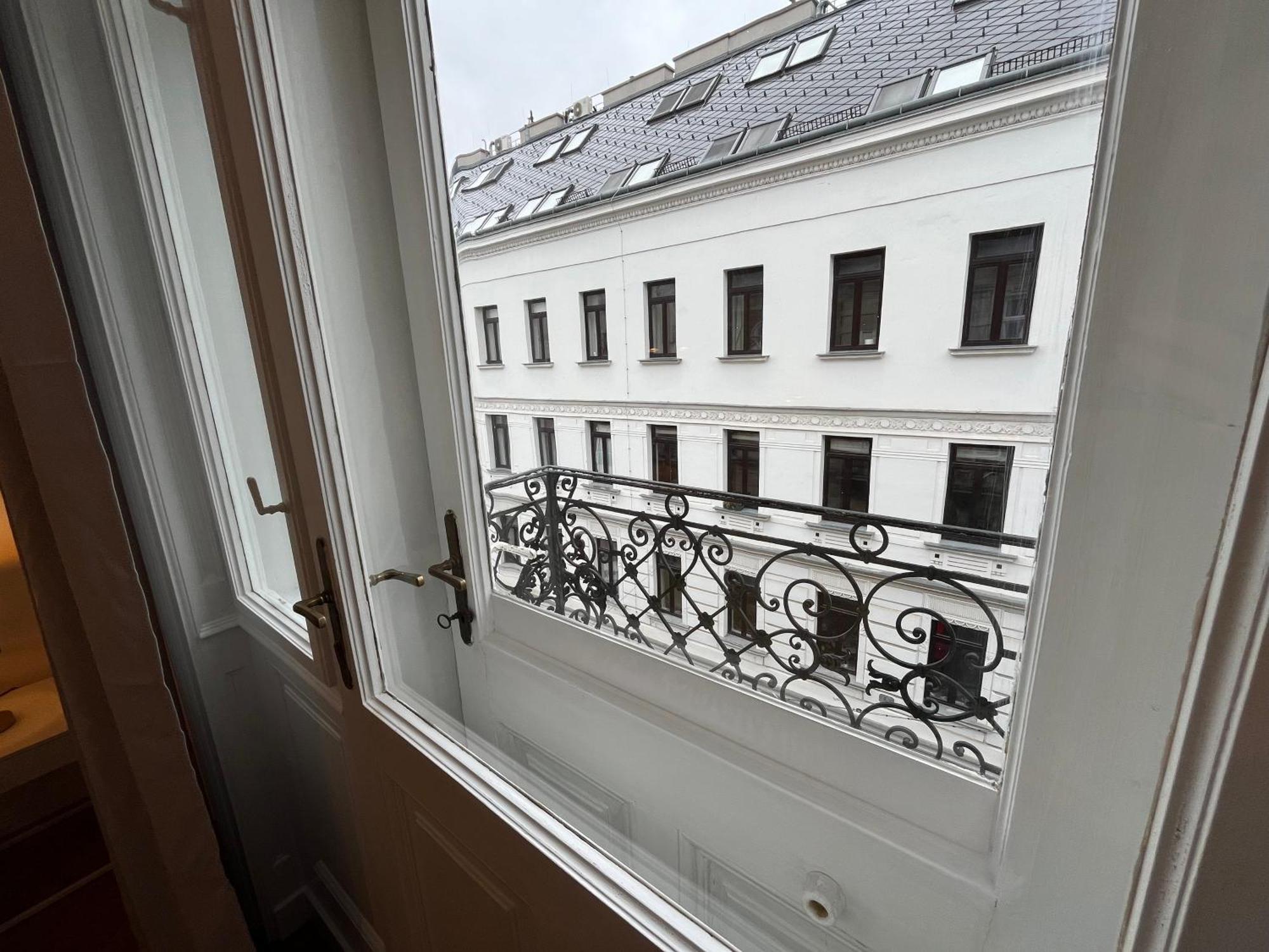 Grosszuegiger Wiener Altbau Gleich Neben Schoenbrunn Екстериор снимка